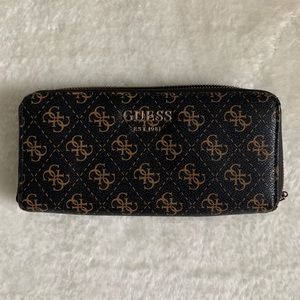 Guess clutch hand wallet